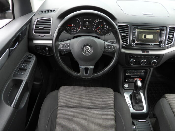 VW SHARAN