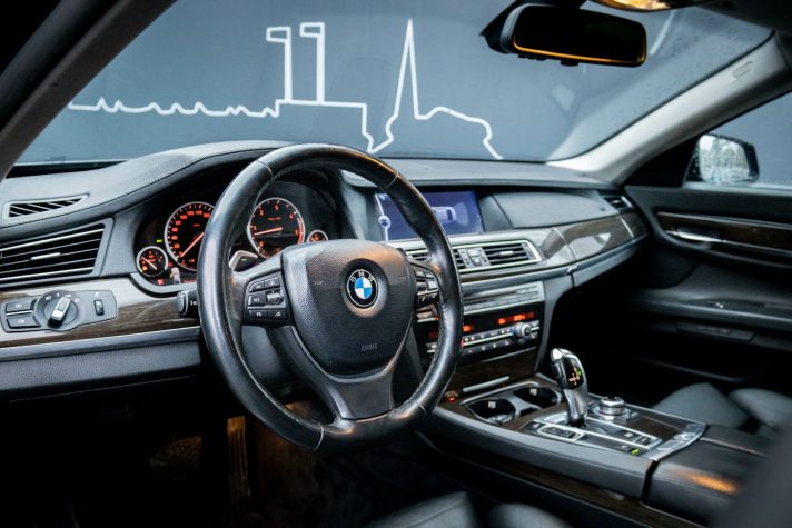 BMW 730