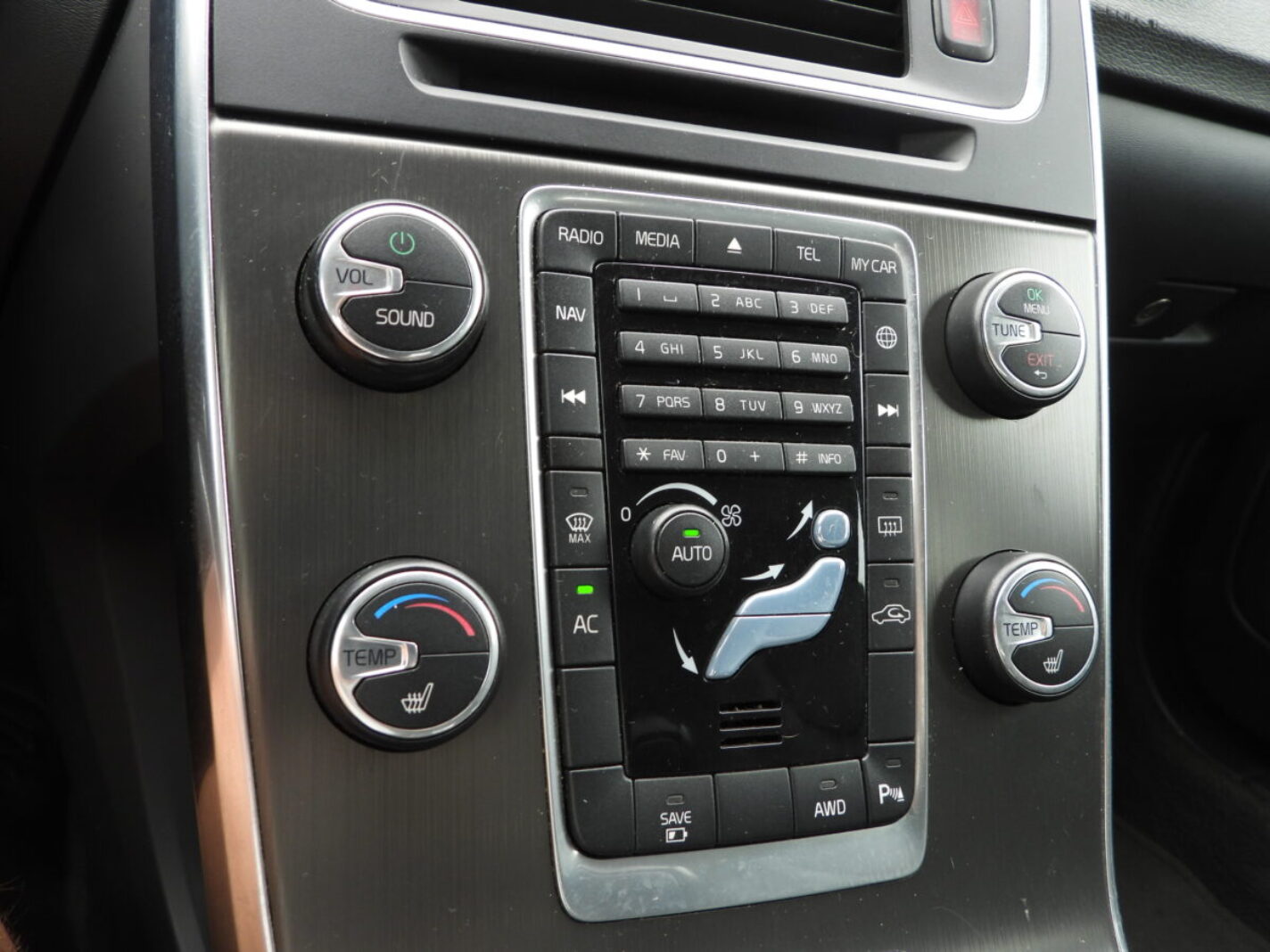 VOLVO V60 PLUG IN HYBRID