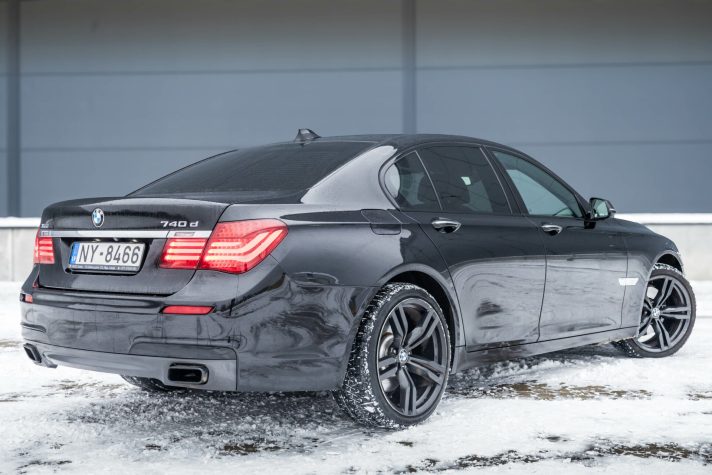 BMW 740