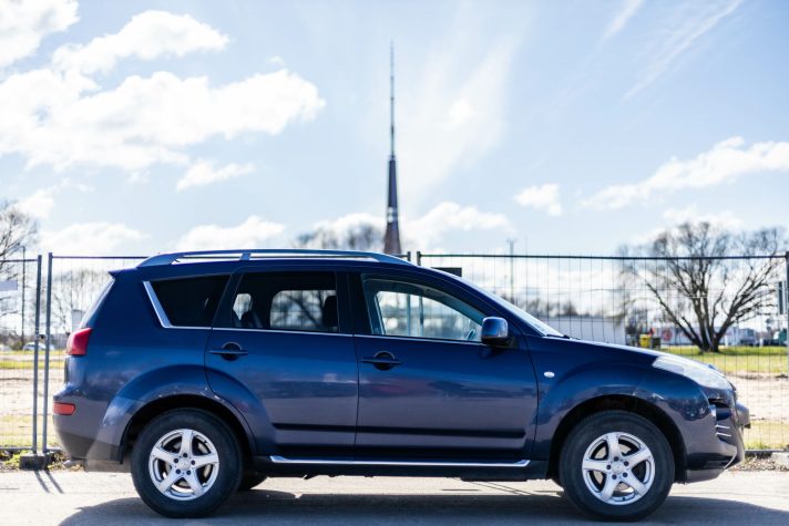 PEUGEOT 4007