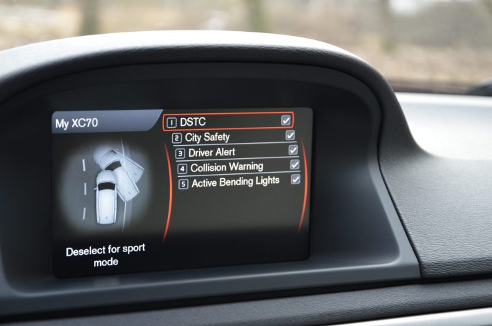 Tikko ievests. Volvo XC 70 Summum 2.4 D5 (158kw-215z/s) Dīzelis 4×4 Awd . Ar automātisko ātrumkārbu.
