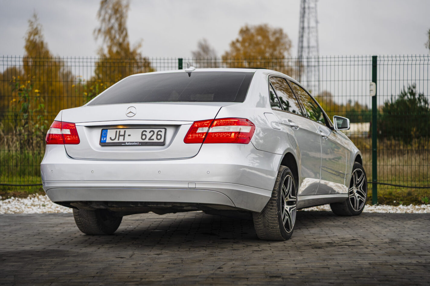 MERCEDES BENZ E 220