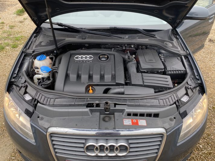 AUDI A4 1.9