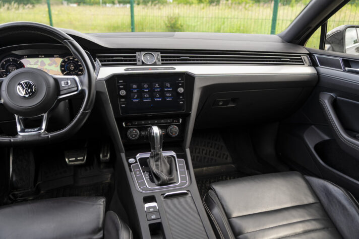 VW PASSAT R-LINE