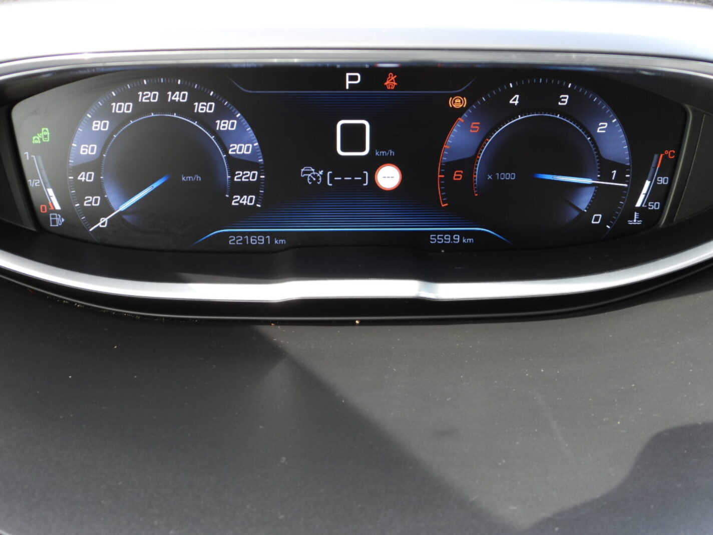 PEUGEOT 5008