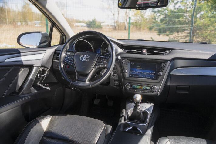TOYOTA AVENSIS