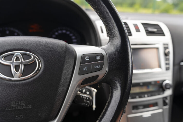 TOYOTA AVENSIS