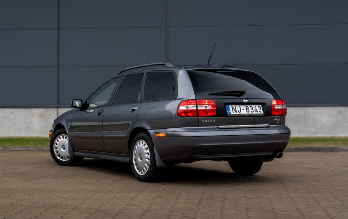 VOLVO V40