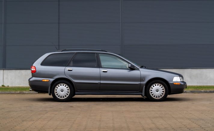 VOLVO V40