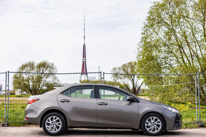 TOYOTA COROLLA