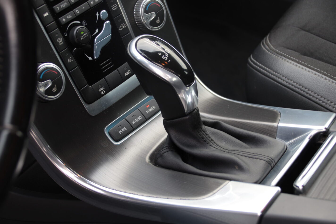 VOLVO V60 TWIN ENGINE