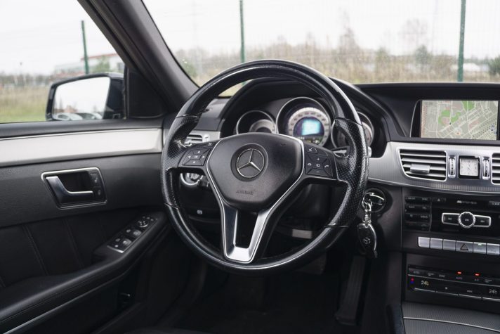 MERCEDES BENZ E220