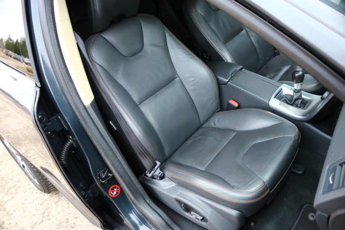 VOLVO XC60 2.4 D5 120 KW SUMMUM MEH.