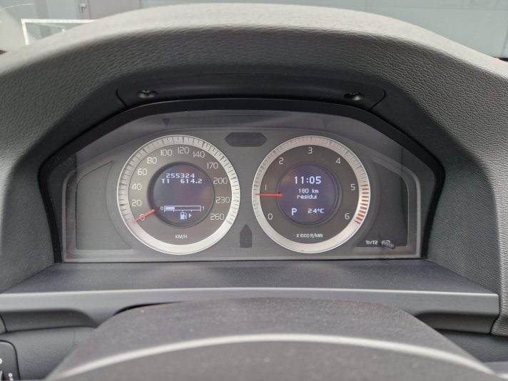 Volvo V60, 3D 120kW. Teicama tehniskā un vizuālā stāvoklī.