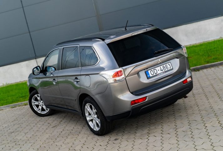 MITSUBISHI OUTLANDER