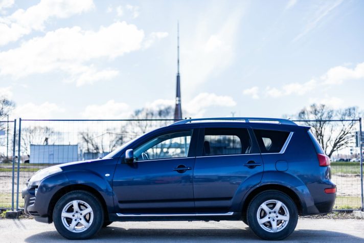 PEUGEOT 4007
