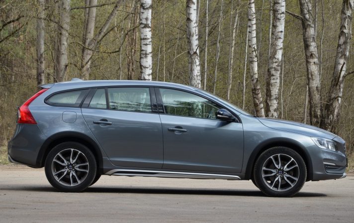 Tikko ievests.   Volvo V60 Cross Country Summum 2.4 Dīzelis 4×4 Awd . Ar automātisko ātrumkārbu.