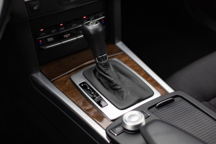 MERCEDES BENZ E220