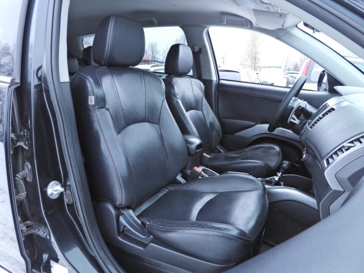 PEUGEOT 4007