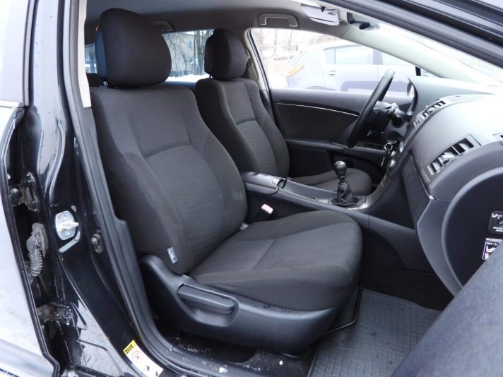 TOYOTA AVENSIS