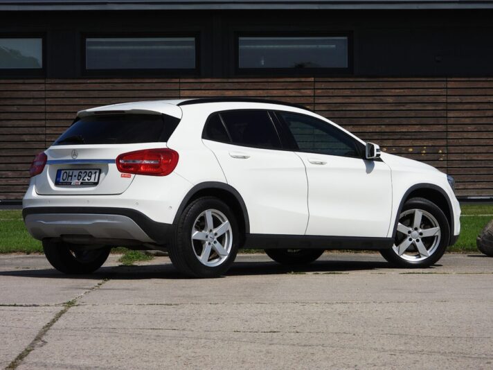 MERCEDES BENZ GLA 200