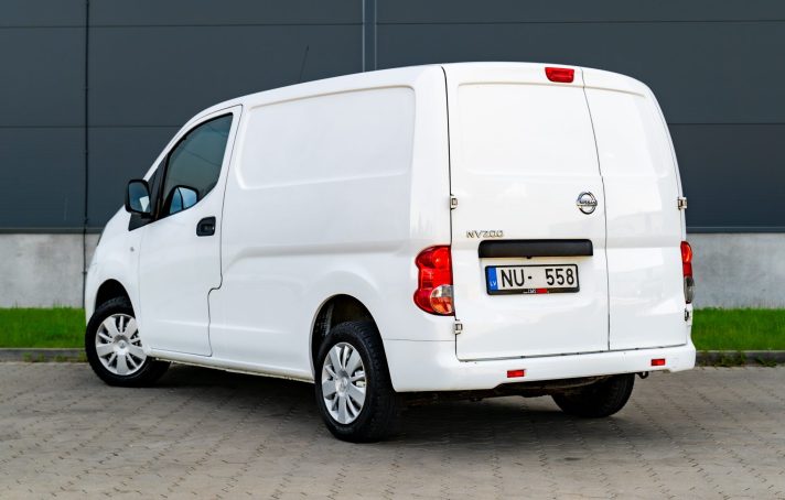 NISSAN NV200