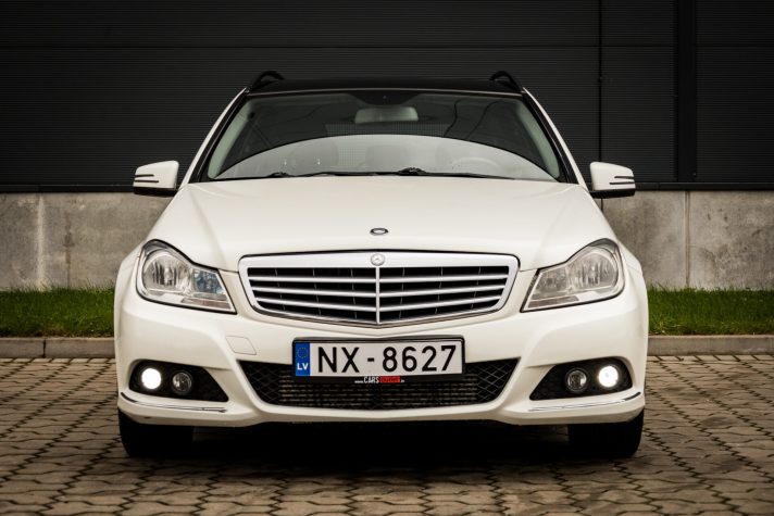 MERCEDES BENZ C220
