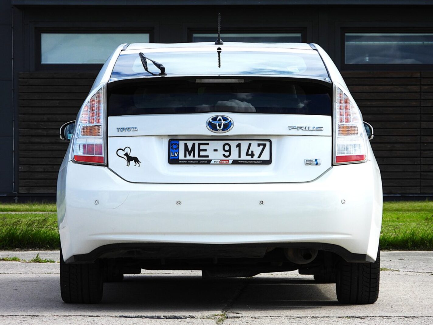 TOYOTA PRIUS