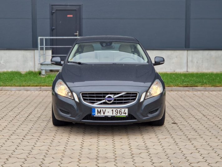 Volvo V60, 3D 120kW. Teicama tehniskā un vizuālā stāvoklī.