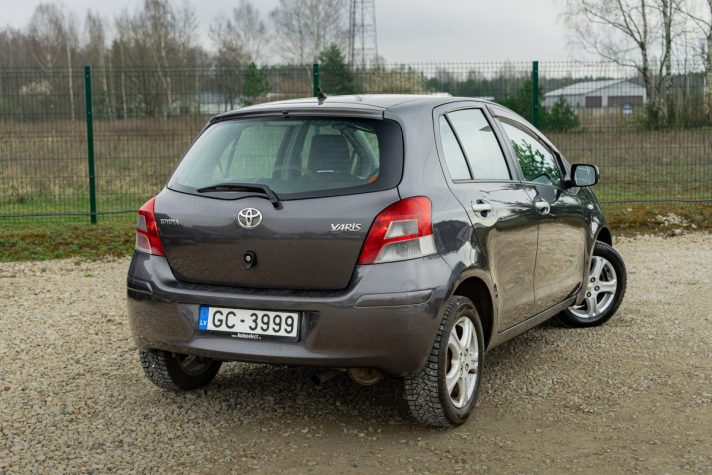 TOYOTA YARIS