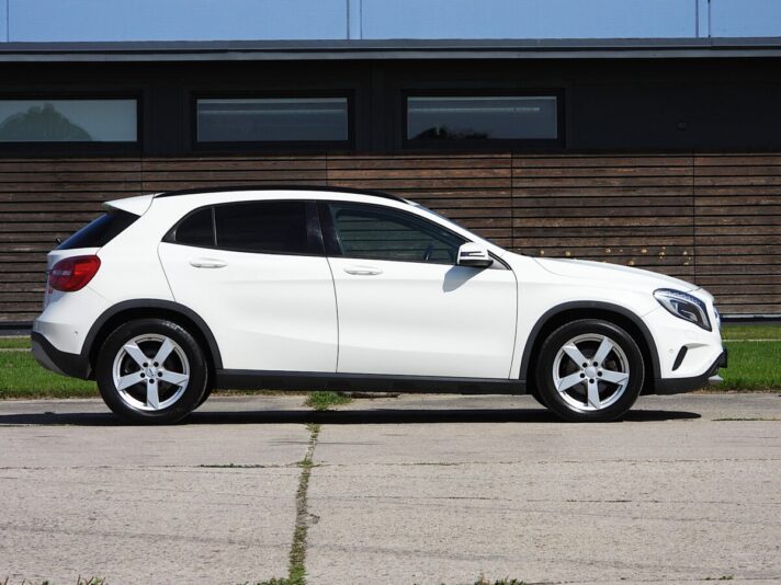 MERCEDES BENZ GLA 200