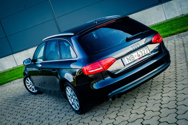 AUDI A4 AVANT