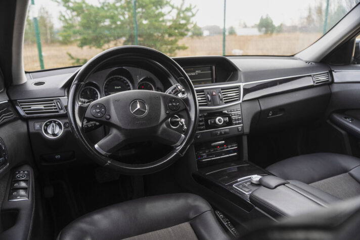 MERCEDES BENZ E300