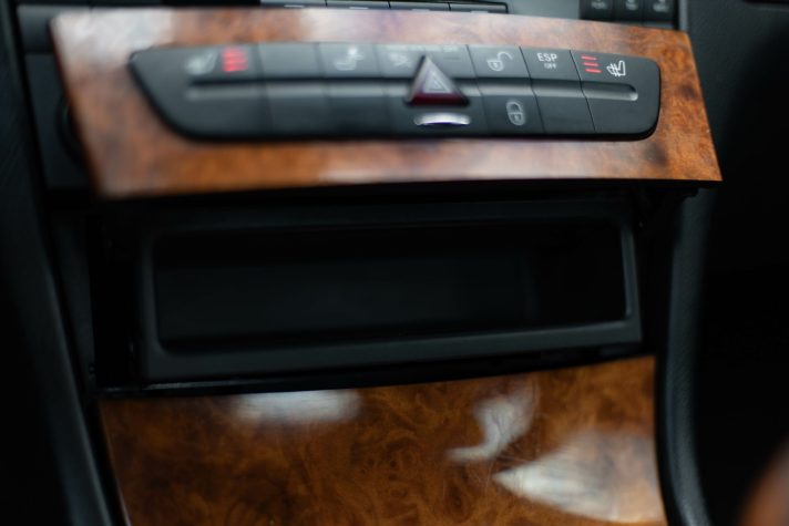 MERCEDES BENZ E220
