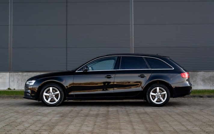 AUDI A4 AVANT