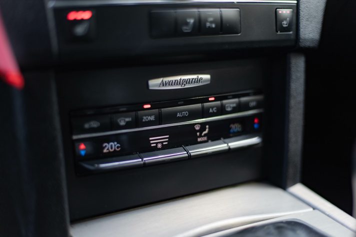 MERCEDES BENZ E200