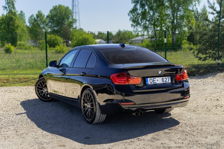BMW 330