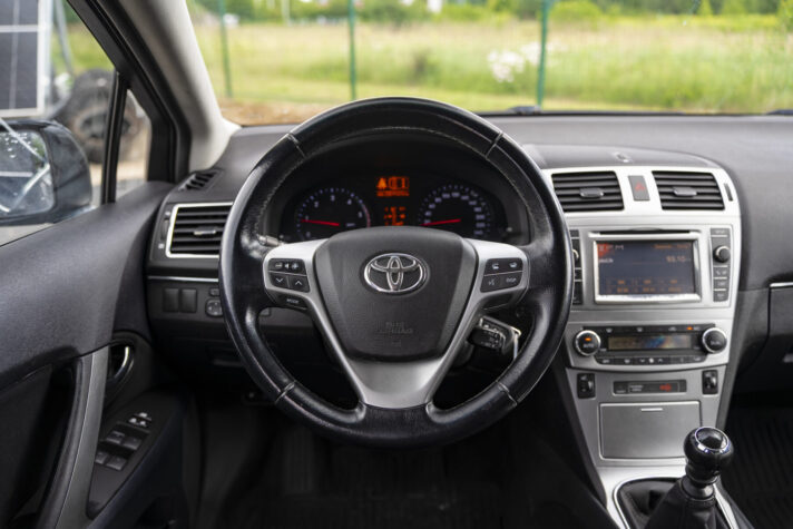 TOYOTA AVENSIS