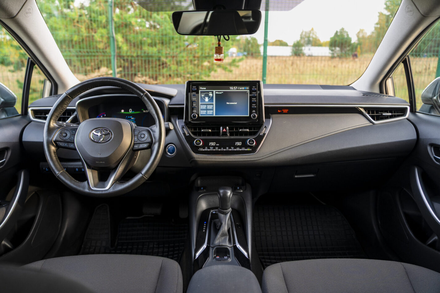 TOYOTA COROLLA HYBRID