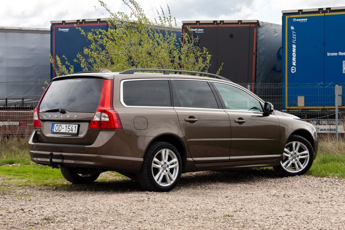 VOLVO V70 TWILIGHT BRONZE
