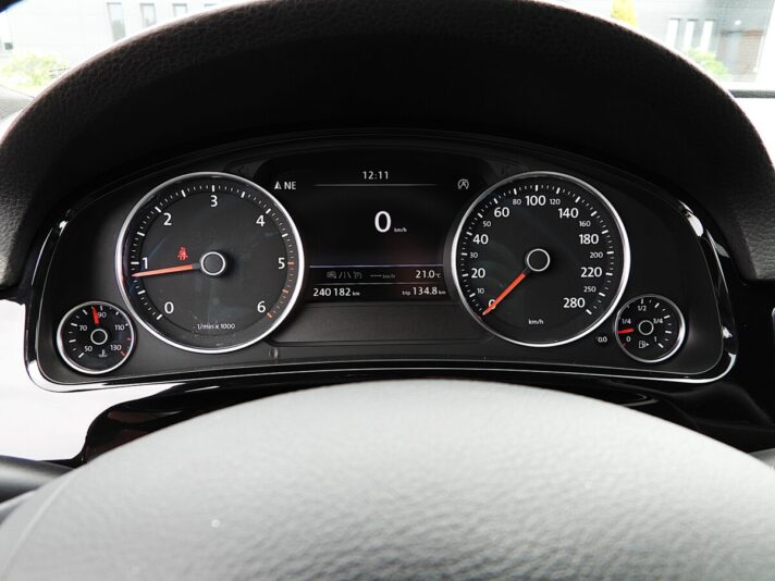 VW TOUAREG R-LINE
