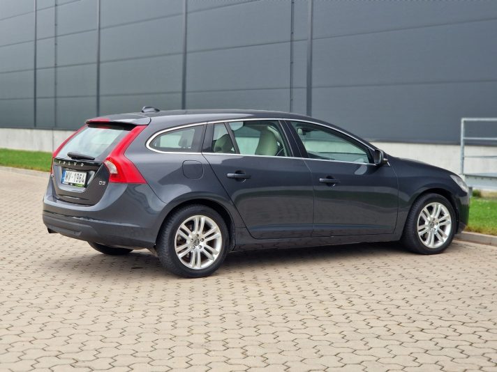 Volvo V60, 3D 120kW. Teicama tehniskā un vizuālā stāvoklī.