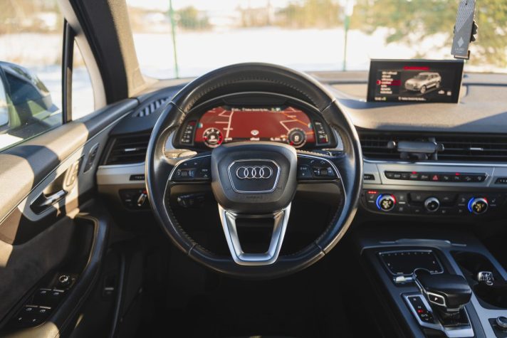 AUDI Q7 S-LINE