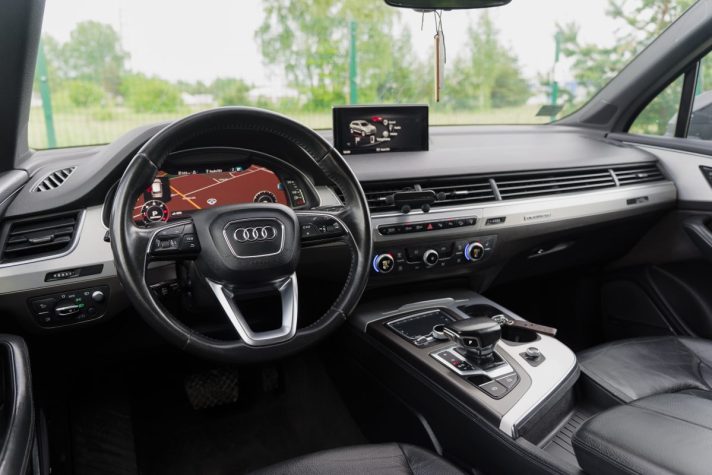 AUDI Q7 S-LINE