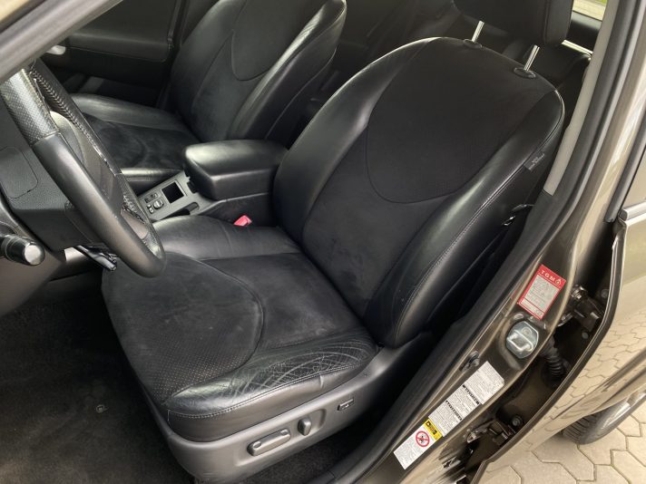 TOYOTA RAV-4 2.2D4D 110kw Automāts