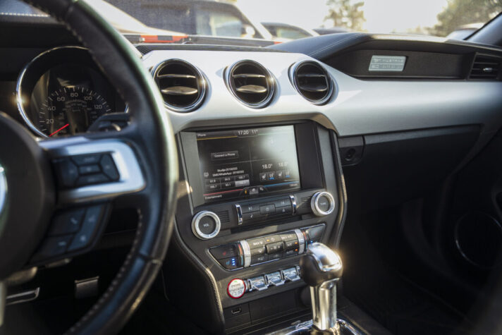FORD MUSTANG