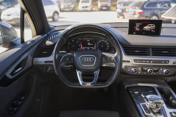 AUDI Q7 S-LINE