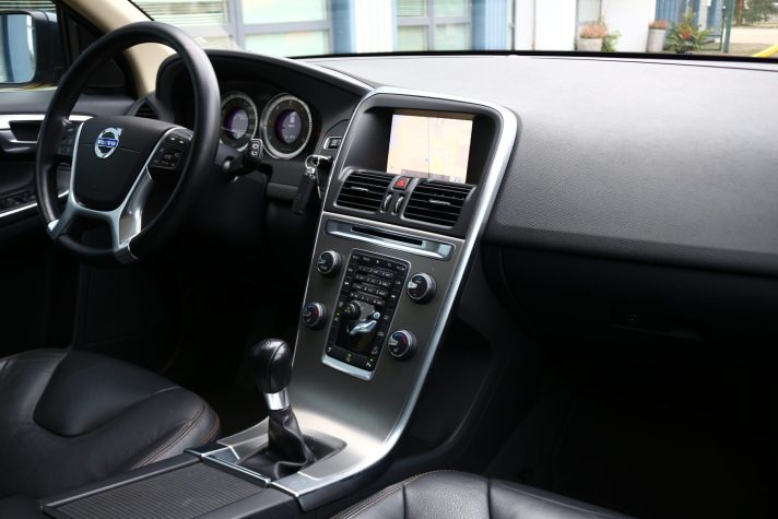 VOLVO XC60 2.4 D5 120 KW SUMMUM MEH.