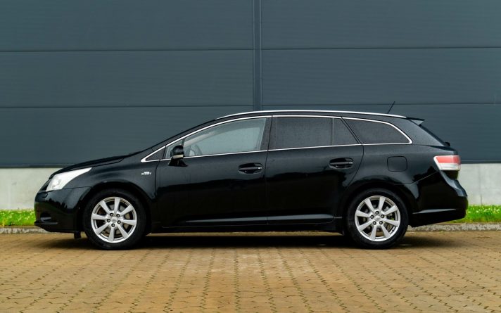 TOYOTA AVENSIS